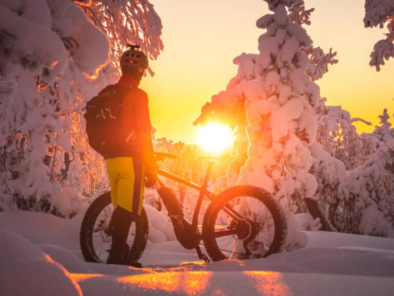 Snowmobile alternatives with low emissions - winter biking