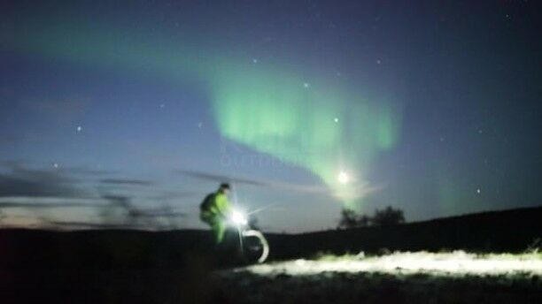 There's still time to experience the autumn! The video dates back a couple of years, but the view remains just as breathtaking! @kiilopaa

#rolloutdoors #rollingoutdoors #kiilopaa #kiilopää #mountainbiking #mtb #autumn #northernlights #auroraborealis #thingstodoinlapland